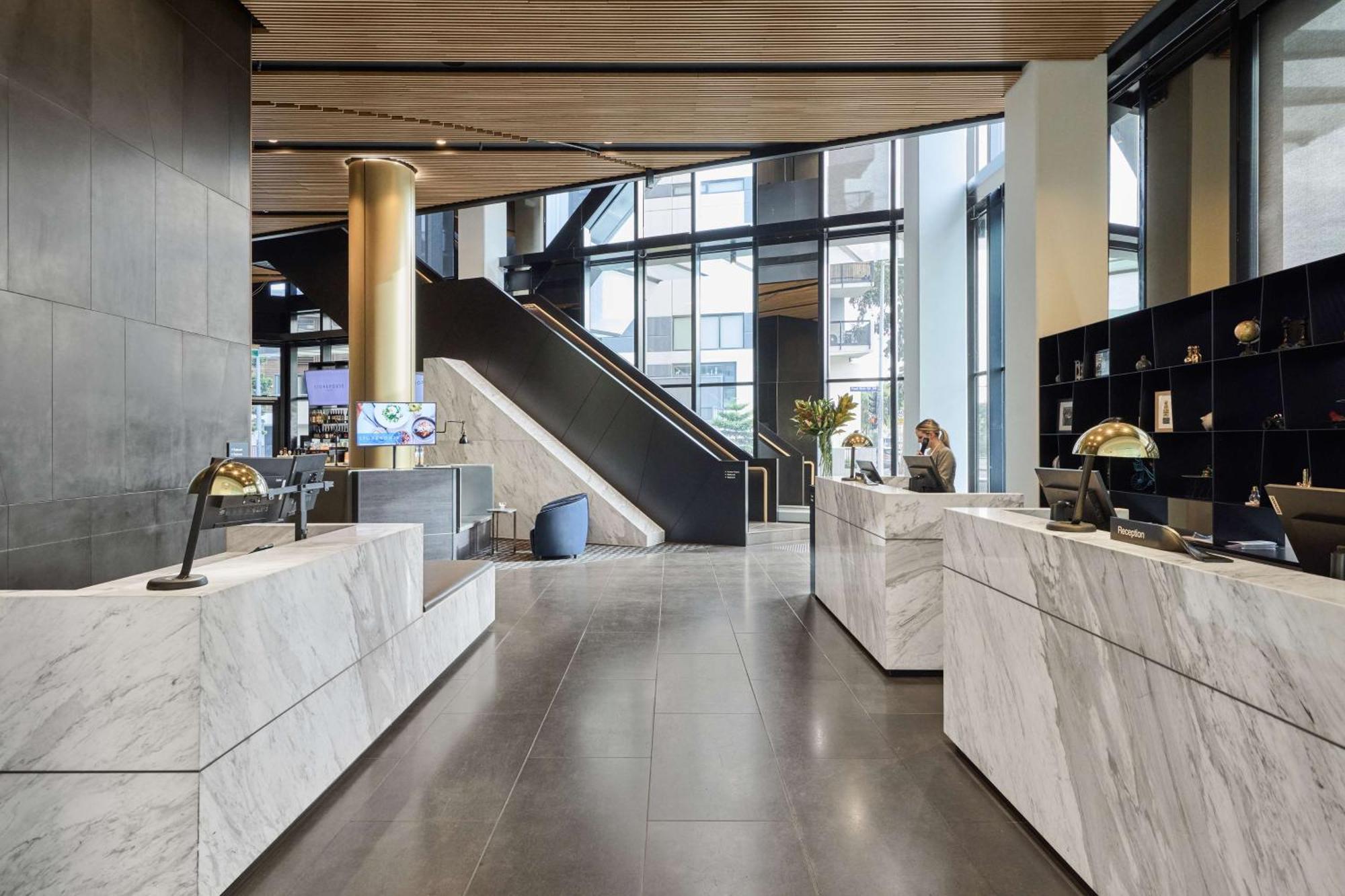 Vibe Hotel Melbourne Docklands Exteriör bild