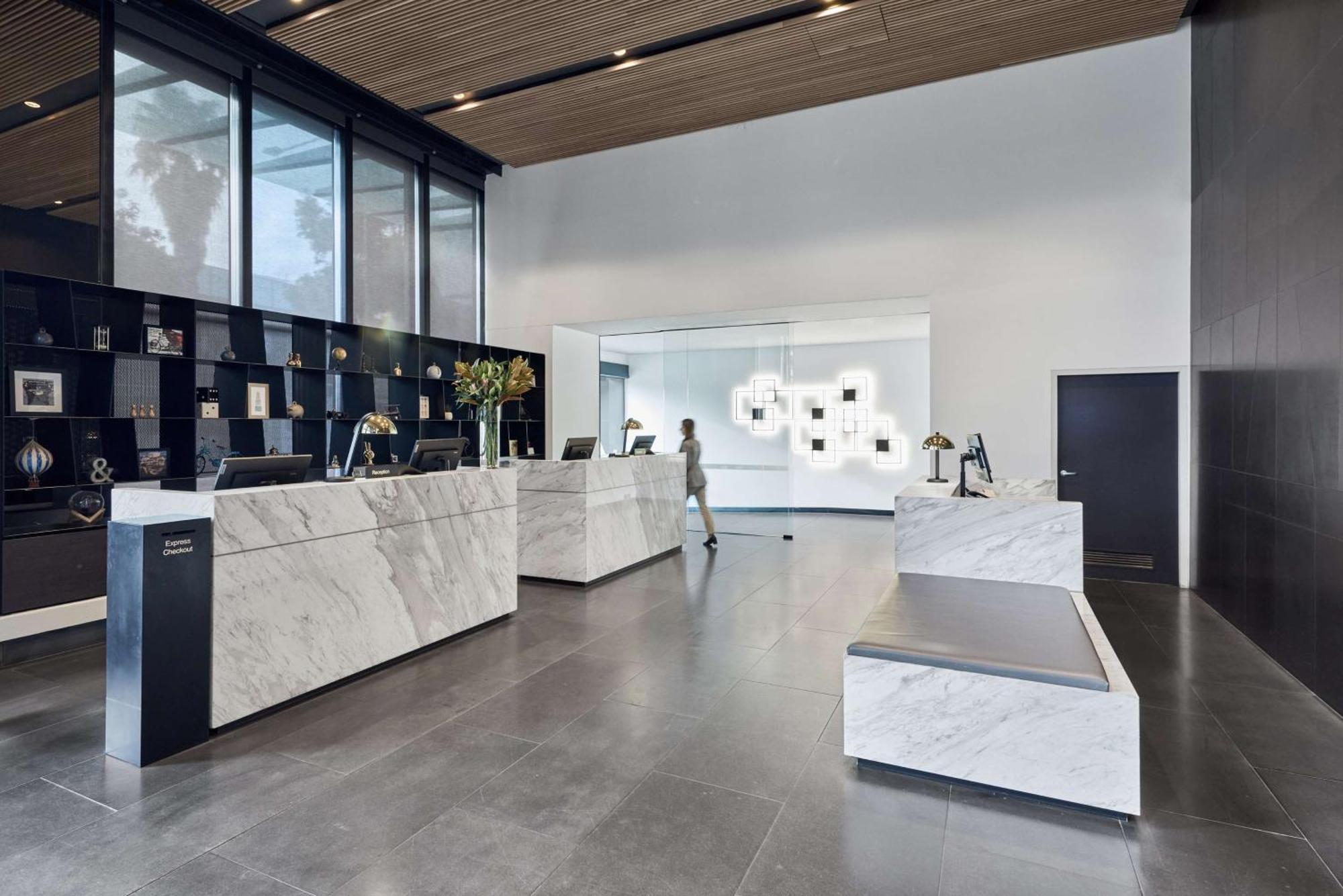 Vibe Hotel Melbourne Docklands Exteriör bild